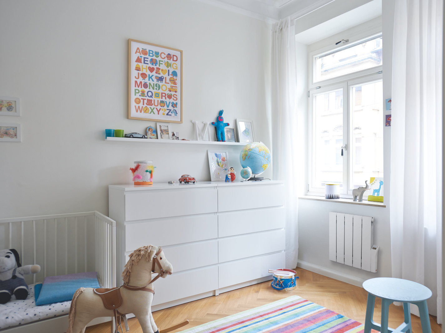 Zehnder_RAD_Alura-EL_white_el_living_001 Rendering Zehnder Alura Decorative radiator Side view