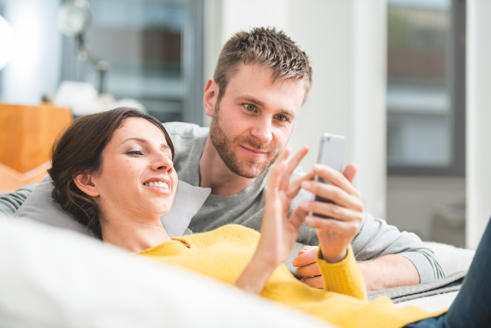 Zehnder_Key_Visual_Easy_Handling Always the best climate, Shooting 2016, couple, pair, twosome, connectivity, smartphone